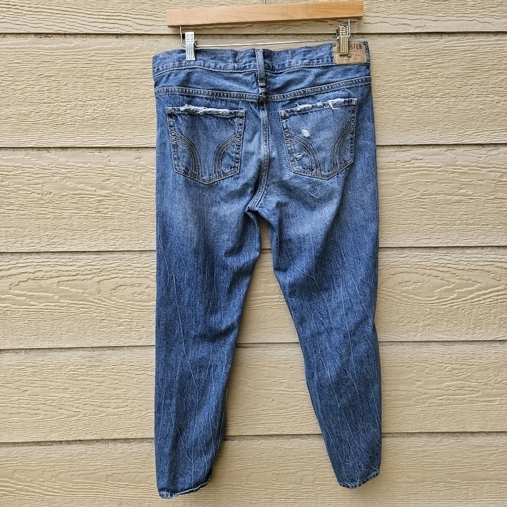 Hollister Vintage Boyfriend medium wash distressed jeans size 7/28 26 in inseam